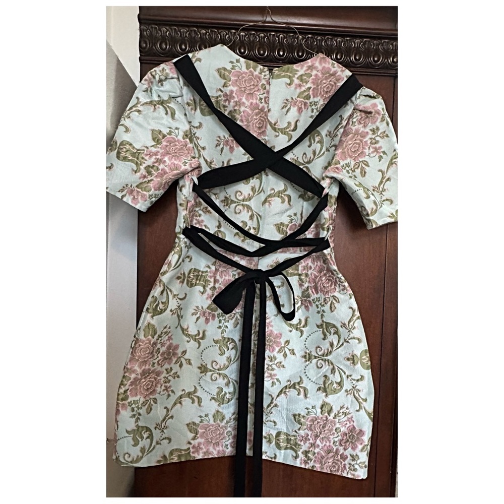 ASOS Short Sleeve Historical
Jacquard Dress - Picture 5 of 16